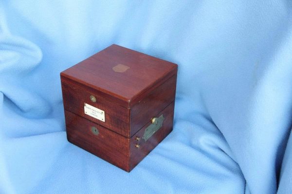 Vintage Marine ship chronometer Dobbie Son & Hutton 5612