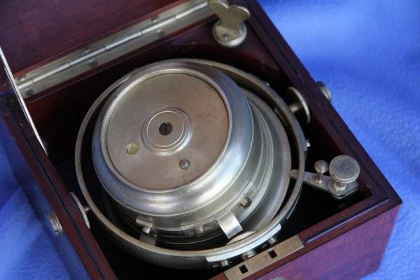 Vintage Marine ship chronometer Dobbie Son & Hutton 5612